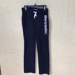 EUC Abercrombie kids navy sweatpants (girls small)